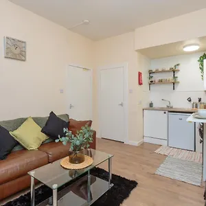  Apartment Cozy 1b Groundfloor - 8 Minute From Centre